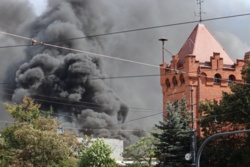 Pożar na starówce w Toruniu. Płonie budynek straży pożarnej