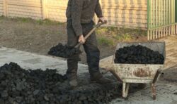 Ogrzewanie domów węglem droższe o 15 procent [Raport IGSPW]