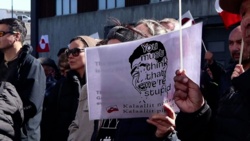 Wideo. „Nie jesteśmy na sprzedaż”: Protest Grenlandczyków przeciw większej obecności USA w Nuuk