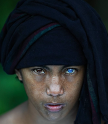Niebieskookie plemię z Indonezji. Portrety tych osób zapadają w pamięć