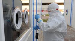 Nowych przypadków koronawirusa tyle, co przed tygodniem