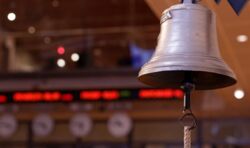 Bankowy potop na GPW. Kernel wyprzedaje majątek