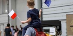 Sondaż: 16,2 proc. ankietowanych zagłosowałoby przeciw Polsce w UE