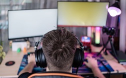 8 lat więzienia za „monetyzowanie przemocy” i patostreaming. Rząd i PiS jednym głosem