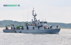 Opuszczenie bandery na ORP Gopło (630)