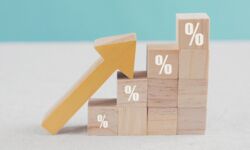 Analitycy: Projekcja NBP sugeruje dalsze podwyżki stóp procentowych