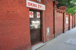 Niemowlę porzucone w "Oknie życia" w Ostrzeszowie