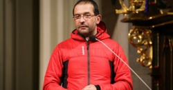 Ks. Jacek Stryczek i Szlachetna Paczka. Oto co tak naprawdę ustaliła prokuratura. "Wychodzili z gabinetu z płaczem"