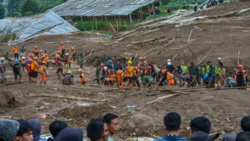 Tragiczne skutki osuwiska ziemii w Indonezji. 17 osób nie żyje, 70 wciąż jest poszukiwanych