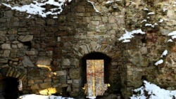 Podkarpackie/ Trwają prace archeologiczne w ruinach zamku Sobień