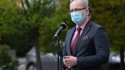 Niedzielski: Linia trendu dot. nowych zakażeń przestała maleć. Minister pokazuje wykres