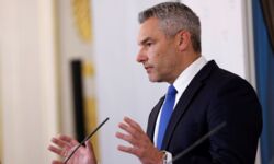 Kanclerz Austrii Karl Nehammer zakażony koronawirusem