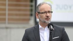 Przedstawiciele zawodów medycznych chcą dymisji Adama Niedzielskiego. "Błędy ministra kończą się wielką stratą dla pacjenta"