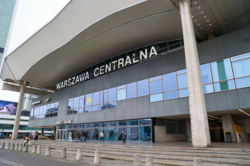 Samozwańcze patrole na Centralnym. Legitymują obcokrajowców w Warszawie