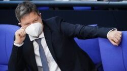 Wojna w Ukrainie. Niemiecki minister gospodarki przeciwny embargu na import energii z Rosji