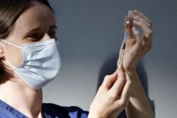 Wielka Brytania rezygnuje z masowych szczepień dzieci