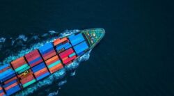 Kontenerowiec wypłynął wbrew zakazowi. Zatonął