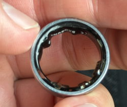 Samsung Galaxy Ring swells and crushes user's finger, causing missed flight and hospital visit [EN]