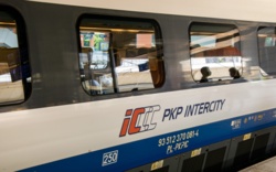 Rekordowe opóźnienia na kolei: ponad 1/3 pociągów Intercity nie jest punktualna, zaś pociągi towarowe mają średnio 6,5 godziny poślizgu
