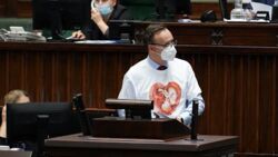 Rzecznik Praw Dziecka nazywa szczepienia dzieci przeciwko COVID-19 "eksperymentem"