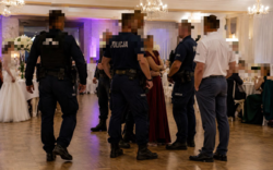 Wadowice: Nie żyje mężczyzna, który wtargnął na wesele, wywołał awanturę i bójkę. 7 osób zatrzymanych