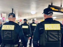 Niemcy: Berlin i Hanower wprowadzają zakaz posiadania przedmiotow niebezpiecznych w komunikacji miejskiej