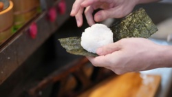 Taku Etō przeprasza za żart o ryżu, który oburzył Japończyków