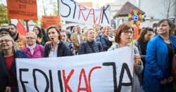 Oświata w drgawkach, związki zawodowe w niemocy. Nauczyciele punktują nie tylko MEN