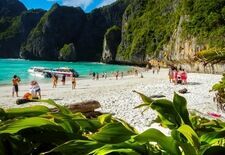 Plaża Maya Bay w Tajlandii znów otwarta. Są nowe zasady dla turystów
