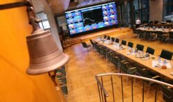 Jednoznaczny przebieg sesji w Warszawie i Europie