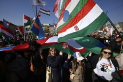 Gorący dzień na Węgrzech. Główne starcie przed wyborami