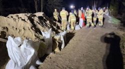 Rzeka Wkra wystąpiła z koryta. MSWiA uspokaja