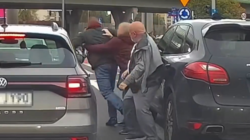 Furia kierowcy. Bił i kopał starszych ludzi. Nowe nagranie