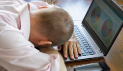 Niewyspany jak Polak. Straty w gospodarce są przez to ogromne