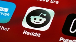 Reddit pozywa Australię. Chodzi o minimalny wiek w mediach społecznościowych