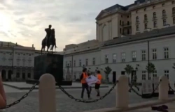 Aktywiści wdarli się na teren Pałacu Prezydenckiego. Zostawili list do prezydenta elekta