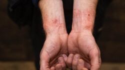 Press Club Polska: Grupa osób w mundurach Wojska Polskiego zaatakowała fotoreporterów