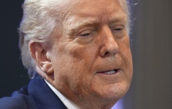 Trump podnosi globalne cła z 10% do 15%