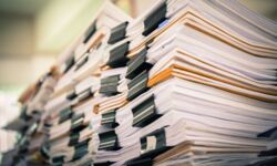 Cyfryzacja w Polsce. "Nadal jesteśmy papierowym krajem. Przegrywamy cyfrową wojnę o przyszłość"