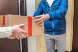 Każda rodzina otrzyma paczkę od rządu