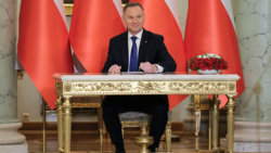 Andrzej Duda podpisał ustawę o finansowaniu in vitro z budżetu. Nie posłuchał apelu Episkopatu
