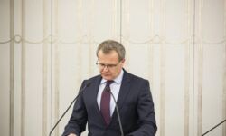 Kotecki o planie pomocy kredytobiorcom: dalsze podwyżki stóp proc. są konieczne  