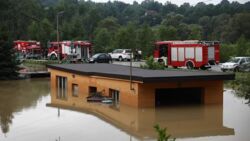 Małopolska pod wodą: 863 interwencje straży, zalane domy i drogi. Premier zapowiada wsparcie