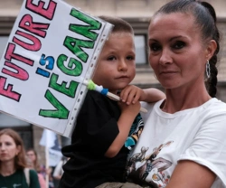 Marsz Wyzwolenia Zwierząt przeszedł ulicami Warszawy. To największa tego typu manifestacja w Polsce [ZDJĘCIA]