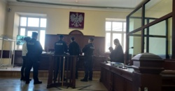 Sebastian Majtczak kontratakuje na sali rozpraw. Próbuje "egzaminować" policjantkę