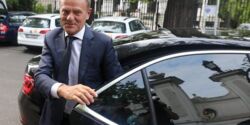 Donald Tusk stracił prawo jazdy. Jechał 107 km/h w terenie zabudowanym
