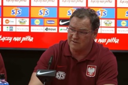 Urban mówi że ma tylko jednego napastnika, wcześniej nie powołał żadnego za kontuzjowanego Benedyczaka