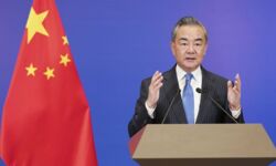 Szef MSZ Chin: obawy Rosji powinny być uszanowane