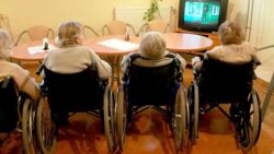 "To dorośli ludzie, którym się odbiera prawa" Mieszkańcy DPS-ów dalej uwięzieni jak w klatce