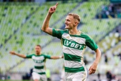 Lechia sprzedaje piłkarza za prawie 60 milionów złotych! Rekord transferowy w PL